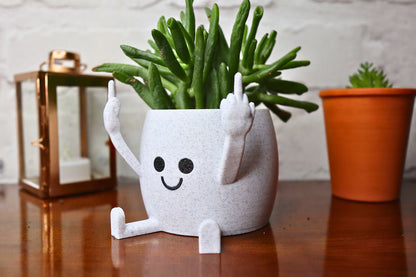 Vaso bianco a forma di personaggio con pianta verde decorativa